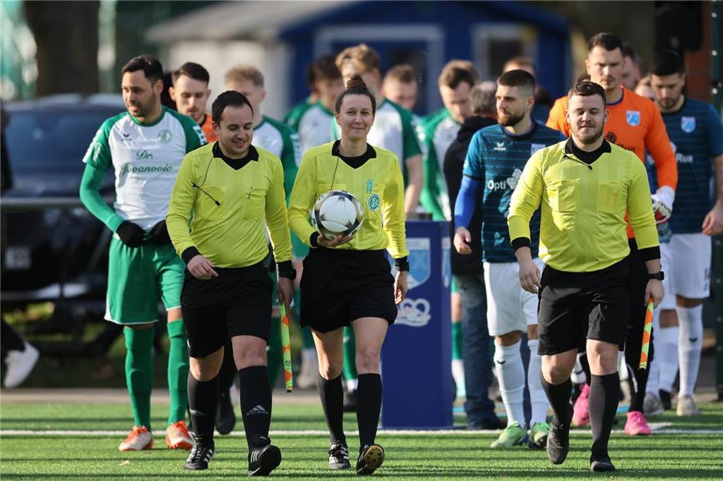 Durch jeweils zwei Tore von Kevin Holz und Elvis Shala setzte sich in der Westfalenliga der SV Wacker Obercastrop mit 4:0 gegen den SV Sodingen durch.