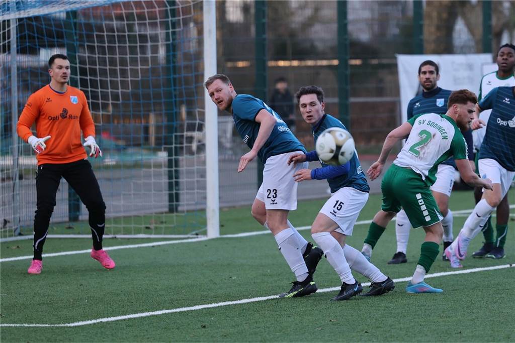 Durch jeweils zwei Tore von Kevin Holz und Elvis Shala setzte sich in der Westfalenliga der SV Wacker Obercastrop mit 4:0 gegen den SV Sodingen durch.