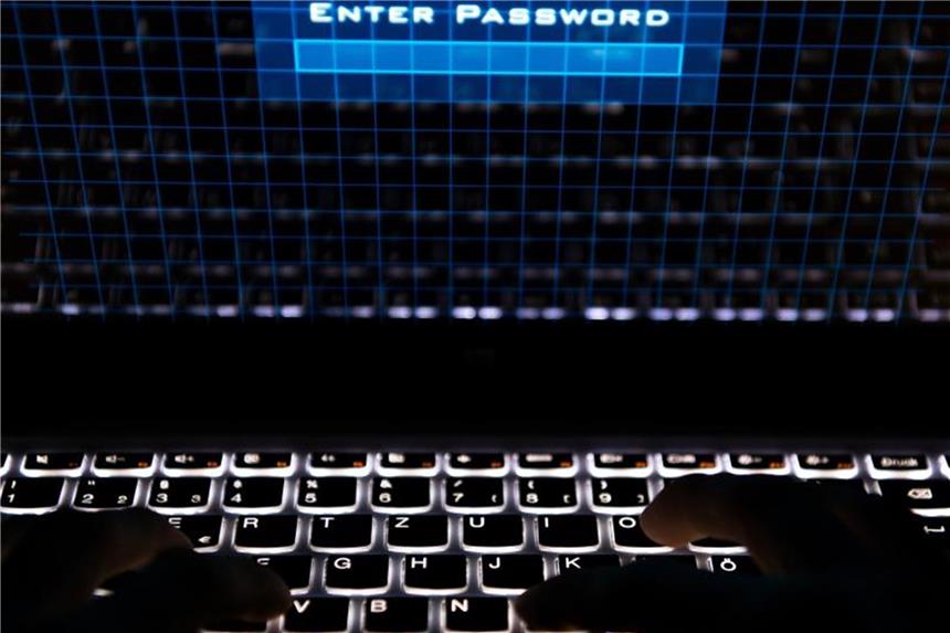Sicherheitslücke bei Computerchips trifft Milliarden Geräte Durch Schwachstellen bei Computerchips können vertrauliche Daten ausgespäht werden. Das Problem trifft möglicherweise Milliarden Geräte. Foto: Monika Skolimowska/dpa