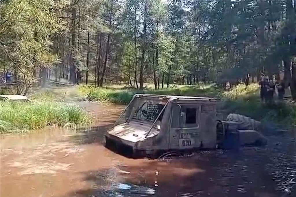 Alfred Wemhoff bei einer Geländerallye mit seinem Unimog.
