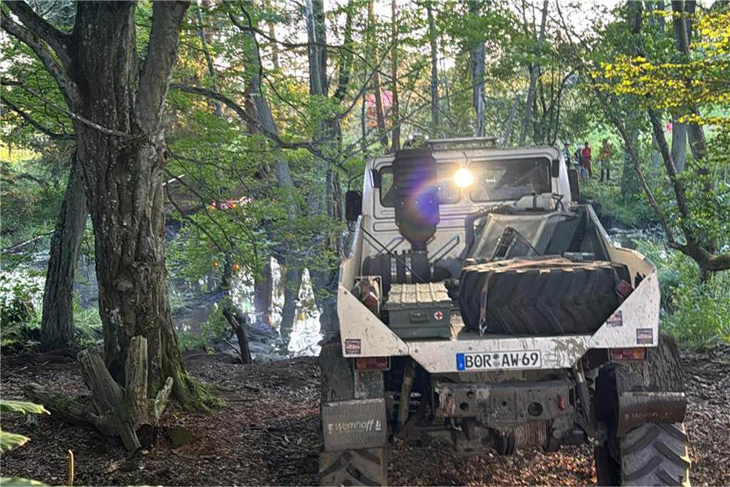 Alfred Wemhoff bei einer Geländerallye mit seinem Unimog.