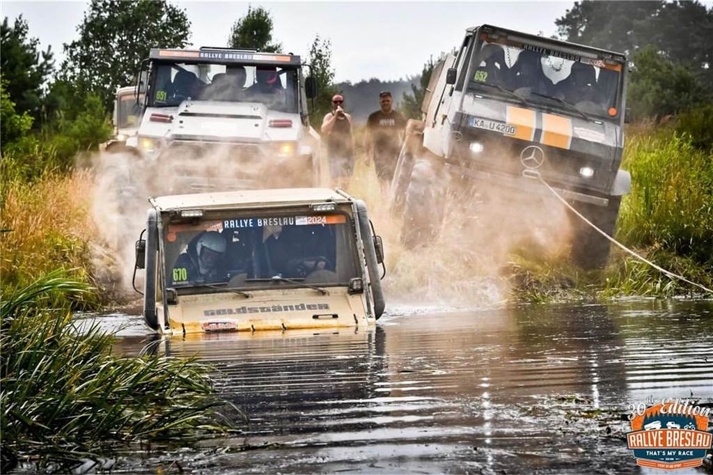 Alfred Wemhoff bei einer Geländerallye mit seinem Unimog.