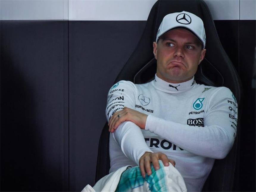 Darüber wird auch noch geredet im Formel-1-Fahrerlager Durchläuft momentan eine schwere Zeit: Mercedes-Pilot Valtteri Bottas. Foto: Adib Hasri