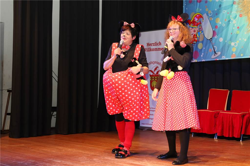 Durchs Programm für die Kinder führten Micky und Mini Maus.