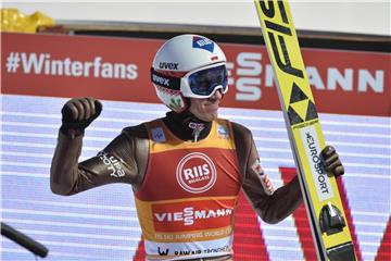 Durfte sich in der Qualifikation in Vikersund über eine Weite von 242 Metern freuen: Kamil Stoch. Foto: Ned Alley