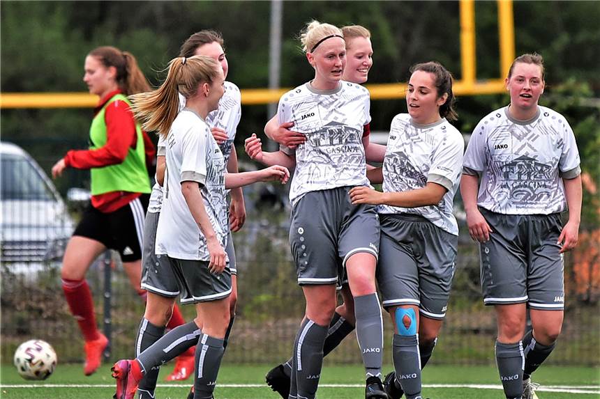 Der Favorit verliert: Bezirksligist Gahlen bezwingt Landesligist Flaesheim im Pokal Durften schon in der regulären Spielzeit drei Mal gegen Flaesheim jubeln, ehe sie sich dann im Elfmeterschießen durchsetzten: die Frauen des TuS Gahlen.