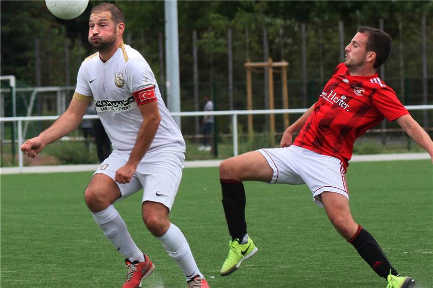 Türkspor Dortmunds Kapitän Durmus Aydin mit großer Mehrheit gewählt Durmus Aydin (l.) ist Spieler des Spieltags