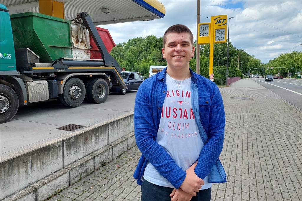 Spritpreise steigen trotz Tankrabatt: Castrop-Rauxeler fühlen sich „verarscht“ Dustin Chlebek tankt nur noch in Raten.