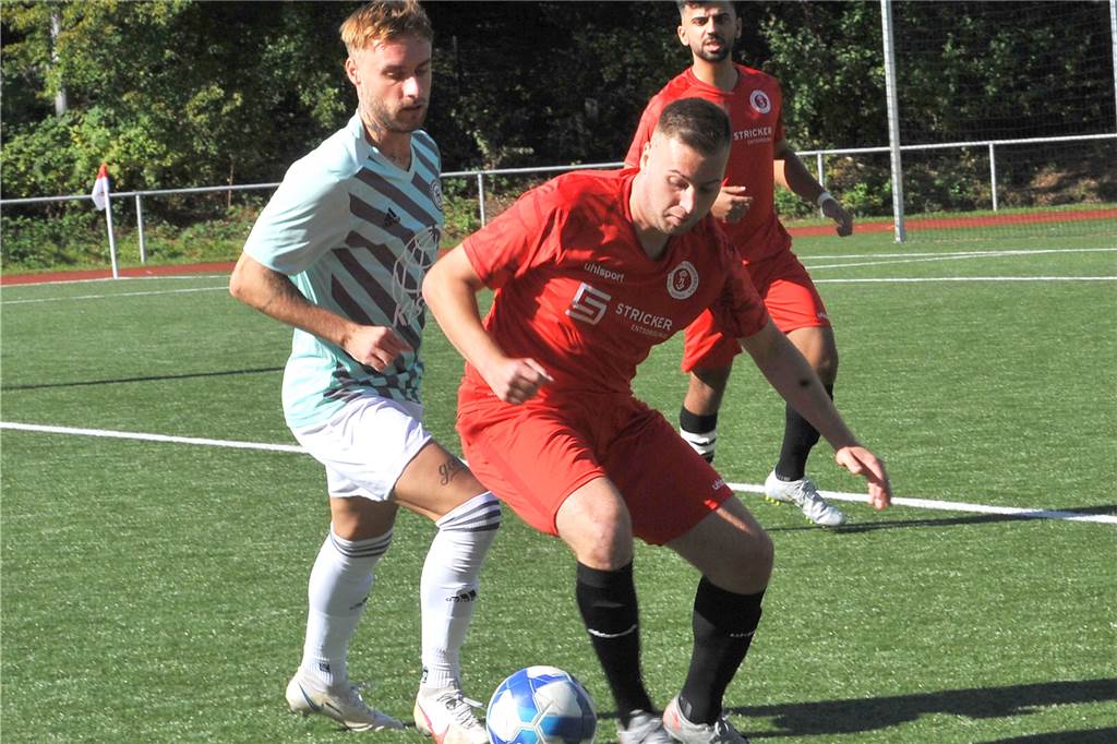 Lokalduell zwischen TuS Holzen-Sommerberg und Hörder SC: Ein spätes Tor entscheidet Dustin Pfeiffer gelang kurz vor Schluss das Siegtor für den TuS Holzen-Sommerberg im Spiel gegen den Hörder SC.