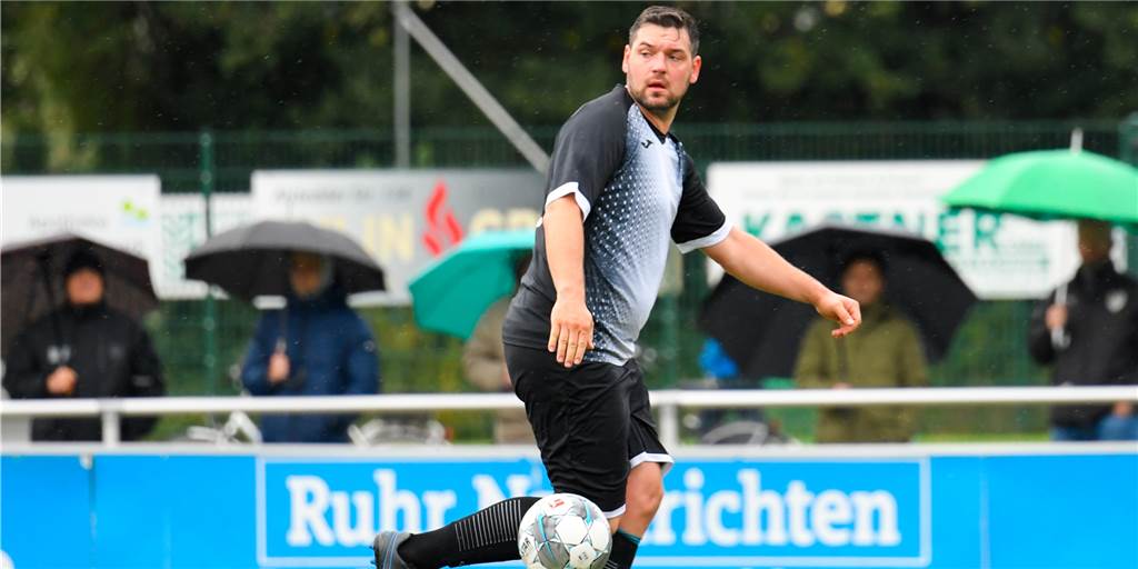 VfB Lünen überrascht mit deutlichen Worten: „Unser klares Ziel muss der Aufstieg sein“ Dustin Serges brachte den VfB Lünen mit seinem Tor zum 1:0 am Sonntag gegen Schwerte auf die Siegerstraße.