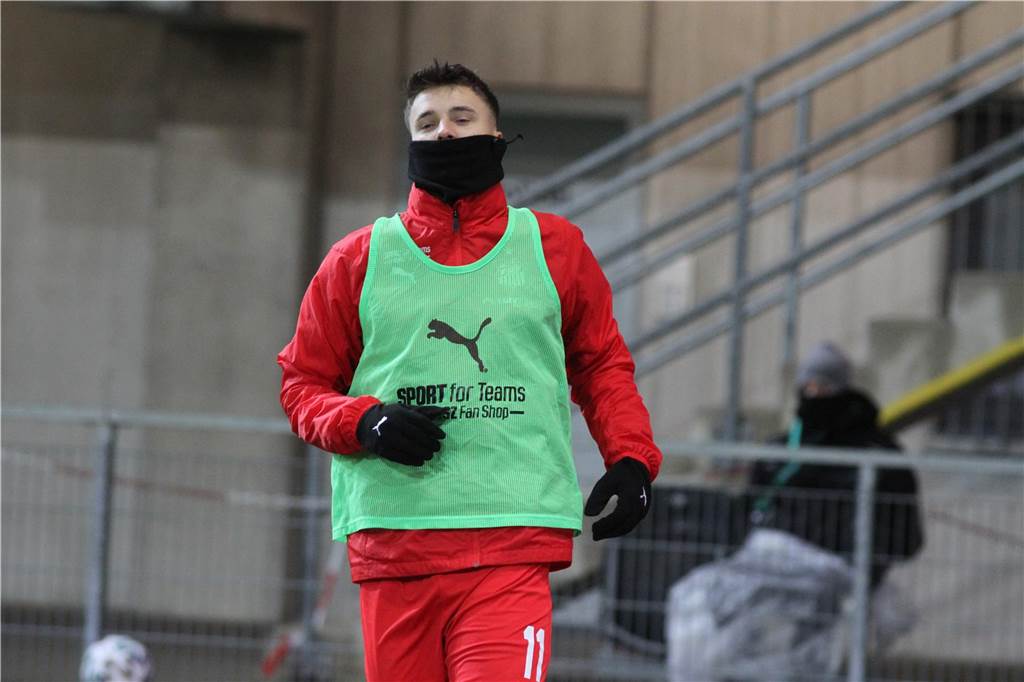 Diese bekannten Fußballer kommen aus Werne Dustin Willms beim Aufwärmen.