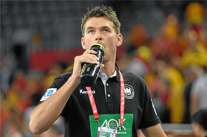 Deutsche Handballer verpatzen Gruppenfinale Duutschlands Trainer Christian Prokop verlässt das Spielfeld