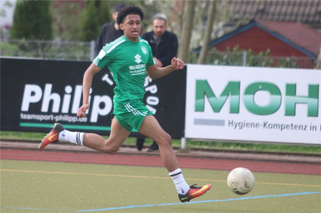 Holzwickeder SC verliert seinen gefährlichsten Goalgetter: „Mit Aufstieg verabschieden“ Dylan Pires am Ball