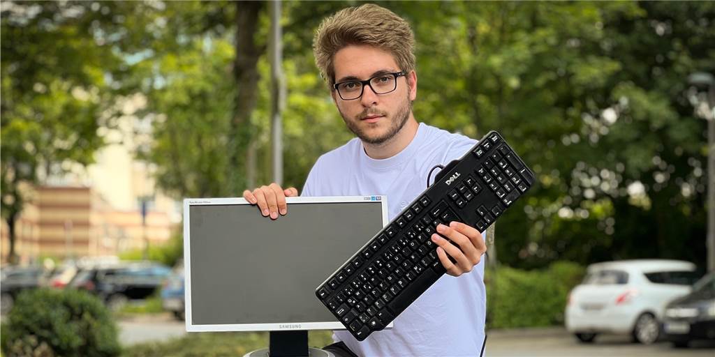 Elektrogeräte im Supermarkt abgeben: Wie funktioniert das in Dorsten? DZ-Reporter Julian Preuß hat getestet, ob Computertastaturen, Bildschirme oder Telefone bei den Supermärkten in Dorsten abgegeben werden können. Unter bestimmten Voraussetzungen sind diese seit dem 1. Juli dazu verpflichtet.