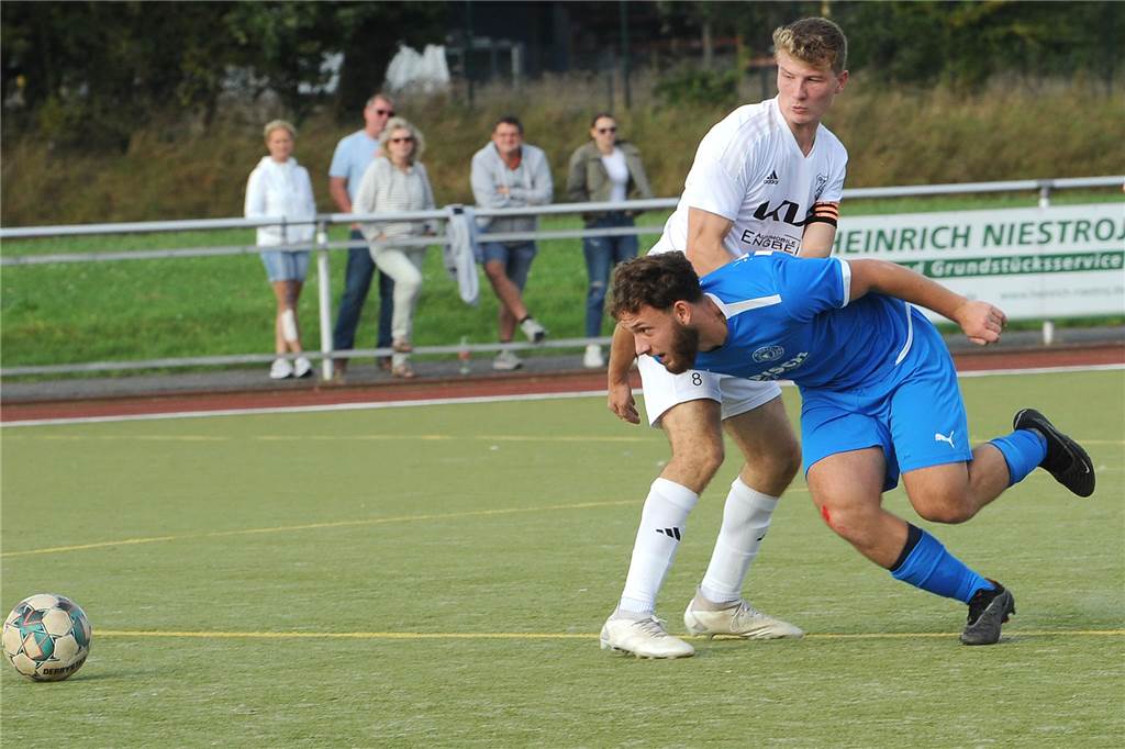 Dzenan Bibic und der VfB Westhofen sind am Sonntag bei Schwarz-Weiß Wattenscheid zu Gast.