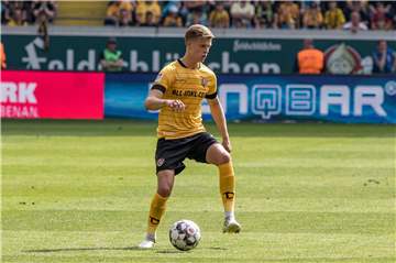 Dzenis Burnic bleibt vorerst weiter für Dynamo Dresden am Ball.