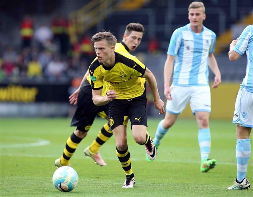 Nur Burnic trifft - Neuhaus-Traumtor schockt BVB-U19 Dzenis Burnic brachte den BVB kurz vor der Halbzeit in Führung.