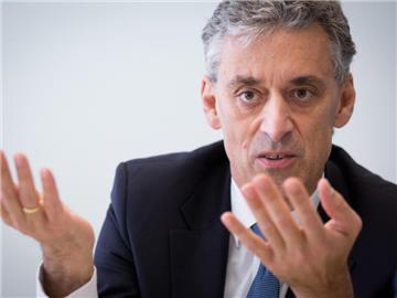 E-Commerce sei noch nicht einmal richtig gestartet, sagt Postchef Frank Appel. Foto: Kay Nietfeld/dpa