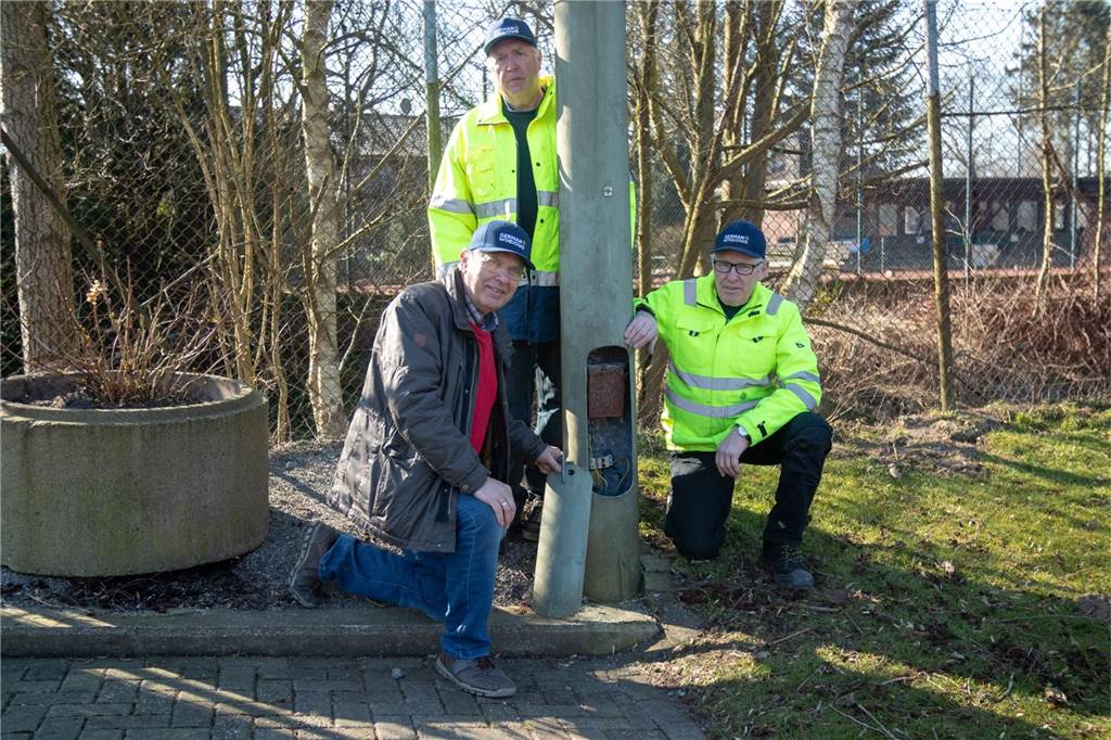 Land stellt 32.500 Euro in Aussicht: Bürger sollen bei PV-Anlagen profitieren Ebenso gut 32.500 Euro stehen der Gemeinde aus Phase 1 der Billigkeitsrichtlinie zu. Der Zuschuss soll eigentlich den kommunale Eigenanteil bei der Sanierung der Flutlichtanlage beim FC Oeding verringern. Das Problem: der lange Bewilligungszeitraums für Anträge im Rahmen der Kommunalrichtlinie.
