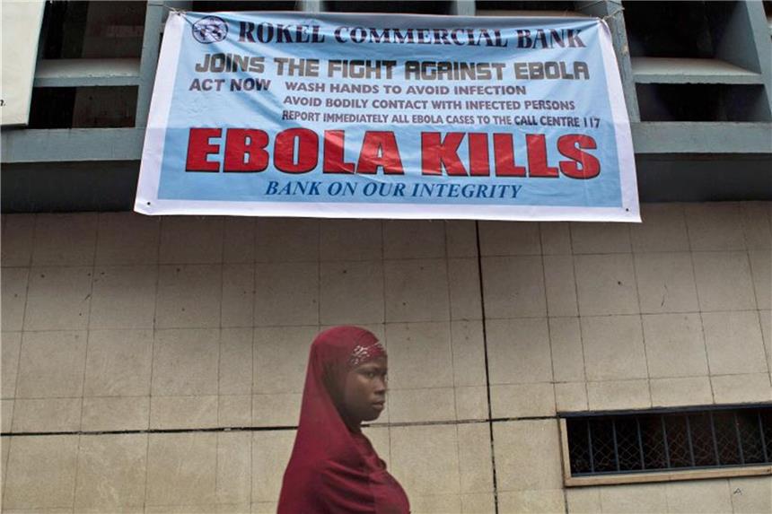 Zwei Fälle von Ebola im Kongo bestätigt Ebola-Warnplakat in Freetown, Sierra Leone. In den Jahren 2014 und 2015 hatte eine große Ebola-Epidemie in Westafrika verheerende Folgen. Foto: Tanya Bindra/EPA/Archiv