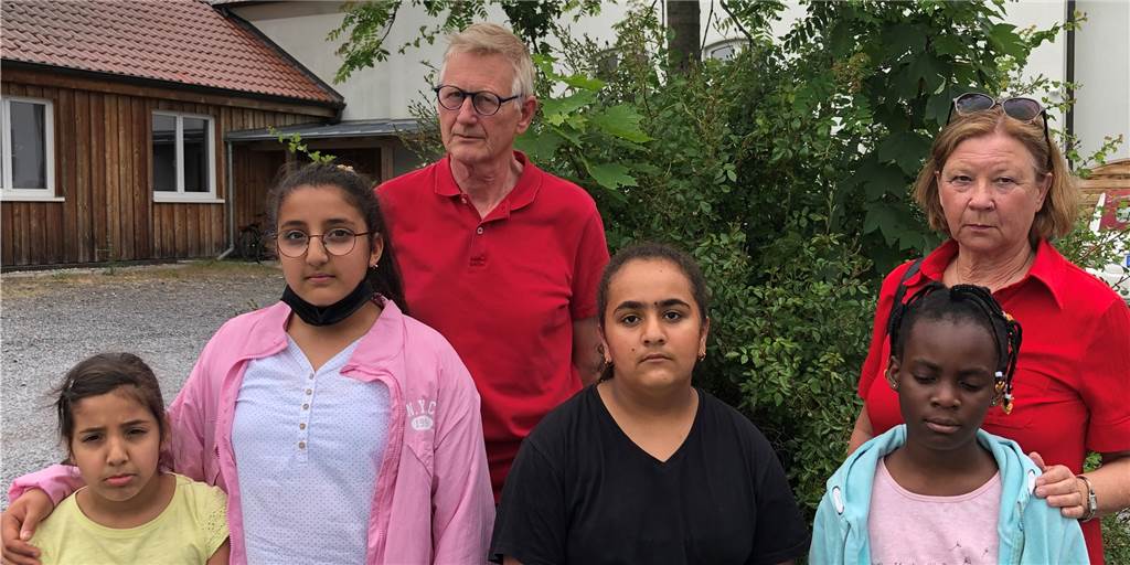Ungerechtigkeit im Freibad: Geflüchtete zahlen unterschiedlichen Eintritt Eckhard Gransow und Uta Ziegenbein vom Patenschaftskreis Fröndenberg finden es ungerecht, dass Kinder aus geflüchteten Familien unterschiedlich behandelt werden, was den Eintritt ins Löhnbad betrifft.