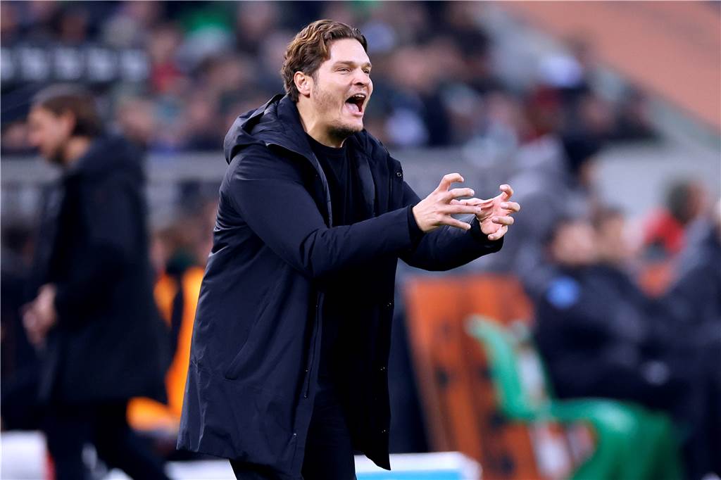 BVB-Trainer Edin Terzic gibt Anweisungen.