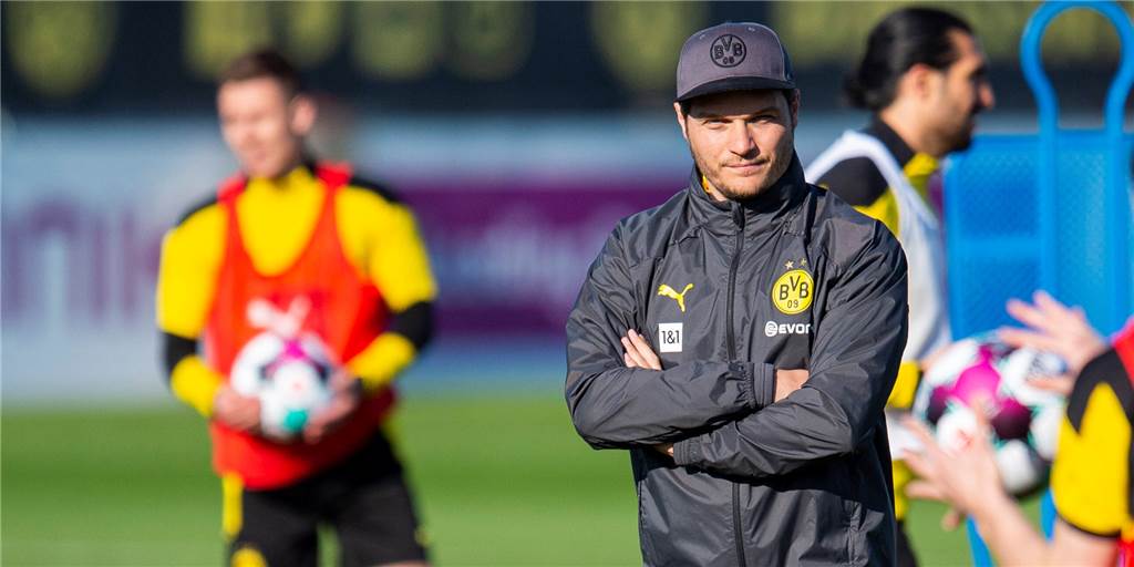 Nach Trainerwechsel: Diese BVB-Spieler könnten von Terzic profitieren Edin Terzic auf dem BVB-Trainingsplatz in Brackel.
