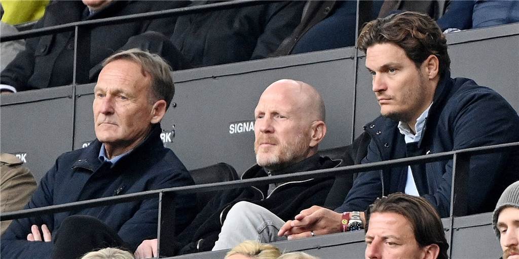 Trumpf in der Hinterhand: So laufen die BVB-Verhandlungen mit Edin Terzic Edin Terzic, Matthias Sammer und Hans-Joachim Watzke auf der Tribüne des Signal Iduna Parks.