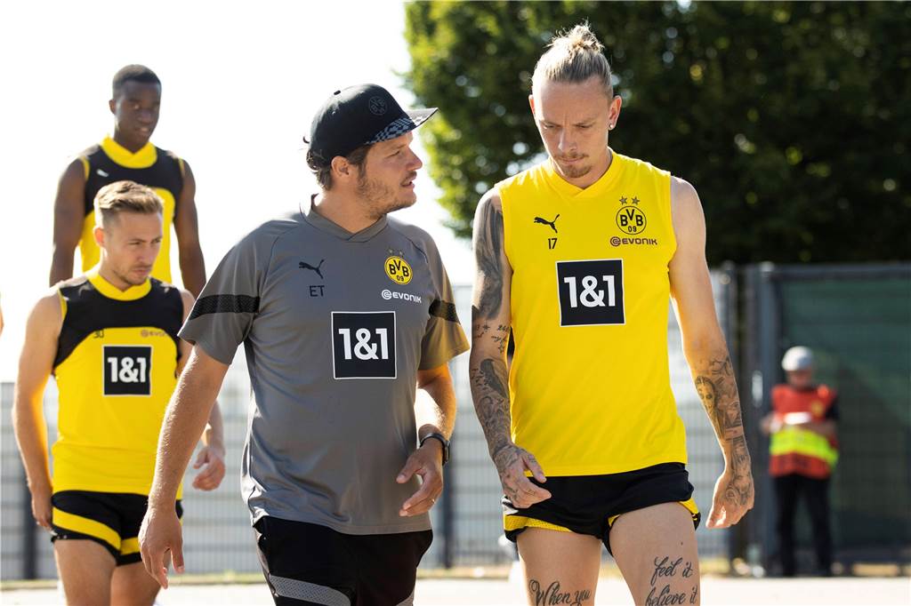Morey fehlt langfristig: BVB-Dilemma auf der rechten Seite BVB-Trainer Edin Terzic im Gespräch mit Marius Wolf.