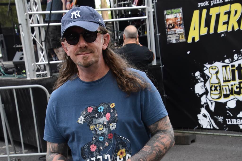 Zwei Tage musikalische Party: Lünen tanzt, feiert und singt beim Brunnenfest 2022 Edmund Flakowski ist vom bunt gemixten Publikum vor der Alternative Stage begeistert.