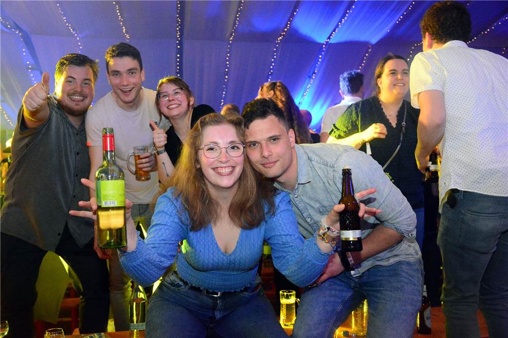 Egal in welchem Zelt und zu welcher Uhrzeit: Zum großen Karpaten Finale (6. Mai) waren alle Tanzflächen voll. Damit ist die Saison jetzt zwar zu Ende, doch die Vorfreude auf das nächste Jahr wächst bereits.