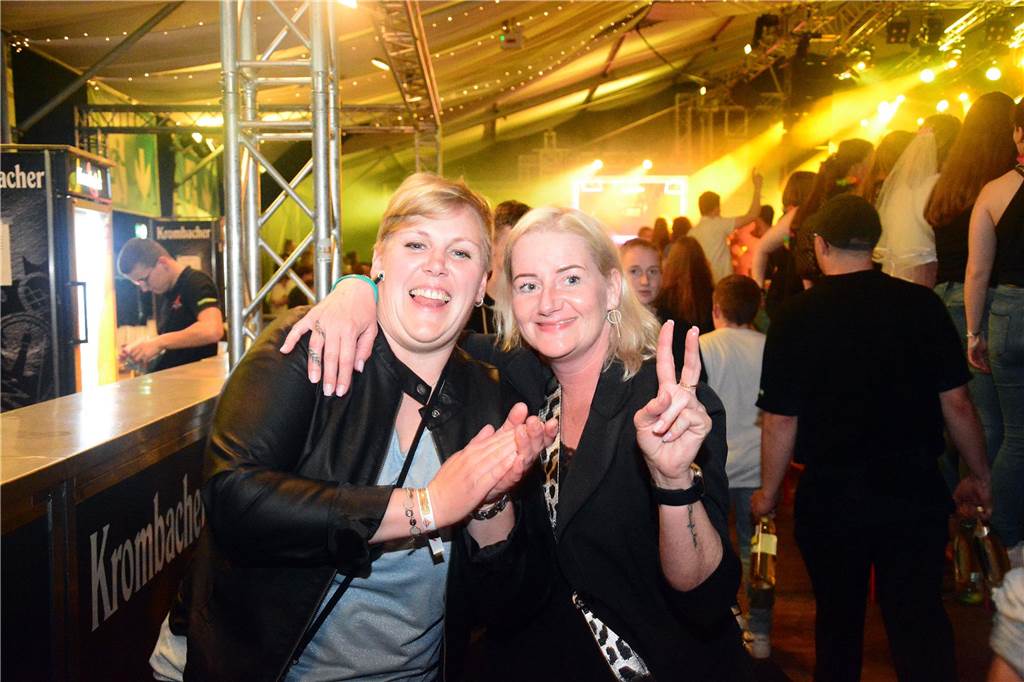 Egal in welchem Zelt und zu welcher Uhrzeit: Zum großen Karpaten Finale (6. Mai) waren alle Tanzflächen voll. Damit ist die Saison jetzt zwar zu Ende, doch die Vorfreude auf das nächste Jahr wächst bereits.