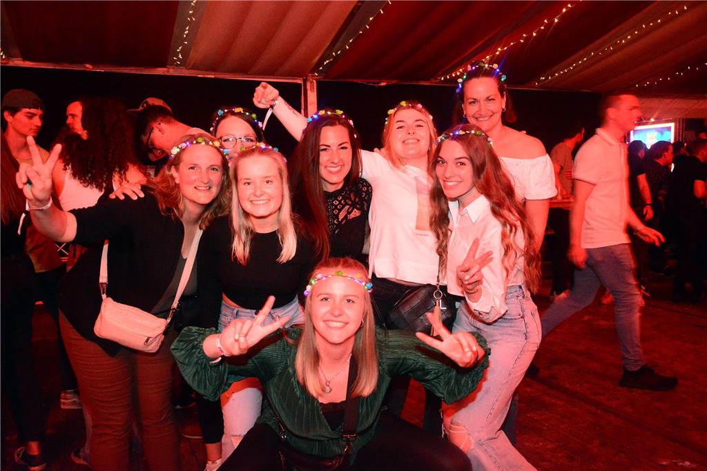 Egal in welchem Zelt und zu welcher Uhrzeit: Zum großen Karpaten Finale (6. Mai) waren alle Tanzflächen voll. Damit ist die Saison jetzt zwar zu Ende, doch die Vorfreude auf das nächste Jahr wächst bereits.