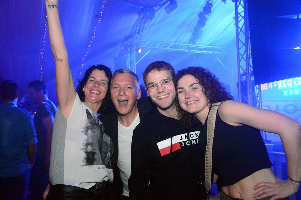 Egal in welchem Zelt und zu welcher Uhrzeit: Zum großen Karpaten Finale (6. Mai) waren alle Tanzflächen voll. Damit ist die Saison jetzt zwar zu Ende, doch die Vorfreude auf das nächste Jahr wächst bereits.