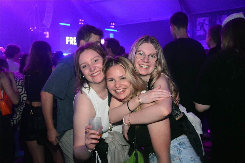 Egal in welchem Zelt und zu welcher Uhrzeit: Zum großen Karpaten Finale (6. Mai) waren alle Tanzflächen voll. Damit ist die Saison jetzt zwar zu Ende, doch die Vorfreude auf das nächste Jahr wächst bereits.