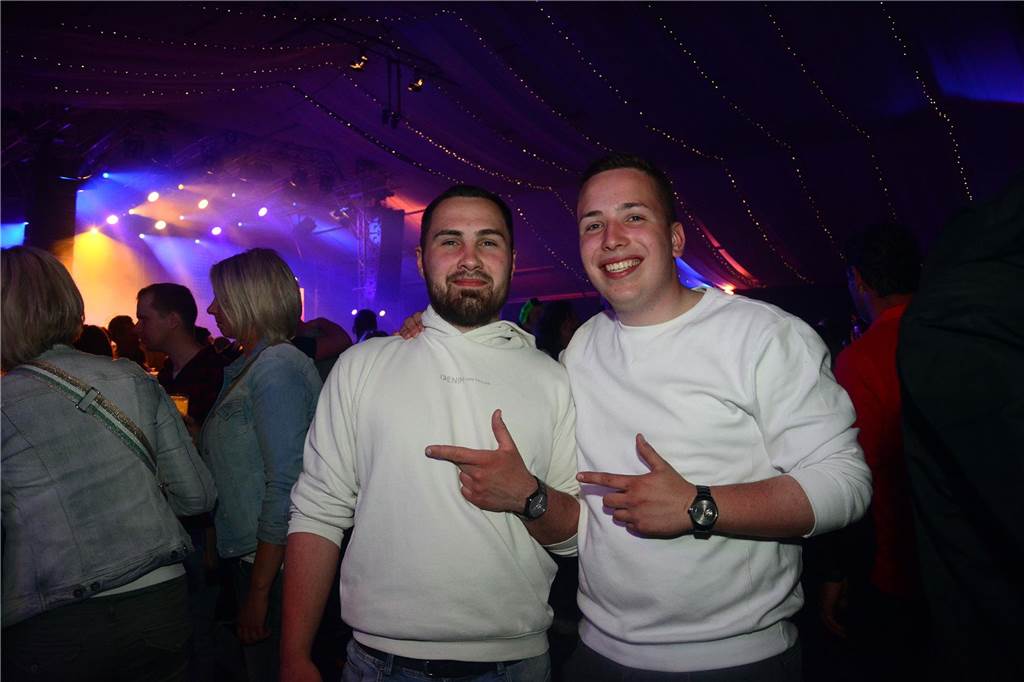 Egal in welchem Zelt und zu welcher Uhrzeit: Zum großen Karpaten Finale (6. Mai) waren alle Tanzflächen voll. Damit ist die Saison jetzt zwar zu Ende, doch die Vorfreude auf das nächste Jahr wächst bereits.