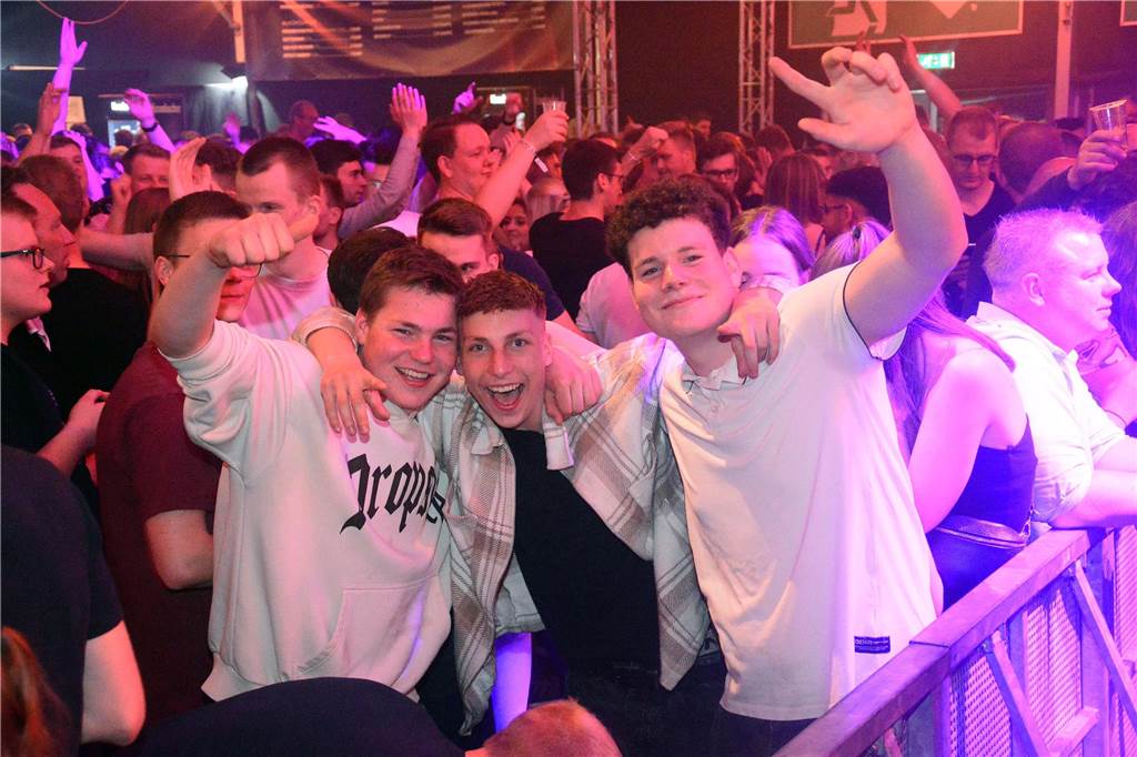 Egal in welchem Zelt und zu welcher Uhrzeit: Zum großen Karpaten Finale (6. Mai) waren alle Tanzflächen voll. Damit ist die Saison jetzt zwar zu Ende, doch die Vorfreude auf das nächste Jahr wächst bereits.