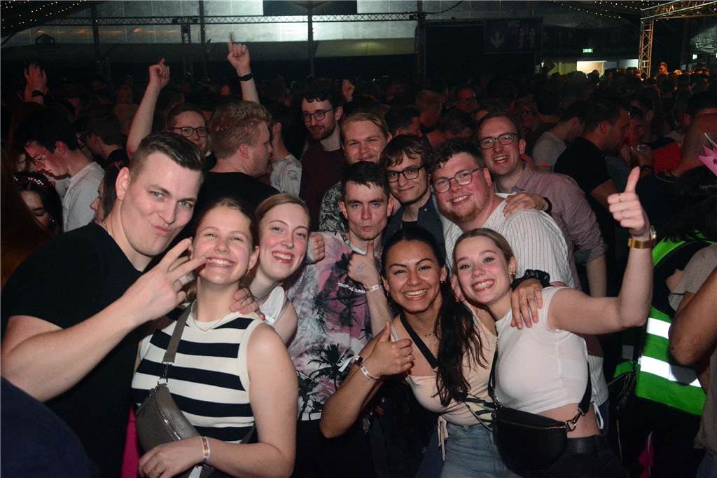 Egal in welchem Zelt und zu welcher Uhrzeit: Zum großen Karpaten Finale (6. Mai) waren alle Tanzflächen voll. Damit ist die Saison jetzt zwar zu Ende, doch die Vorfreude auf das nächste Jahr wächst bereits.