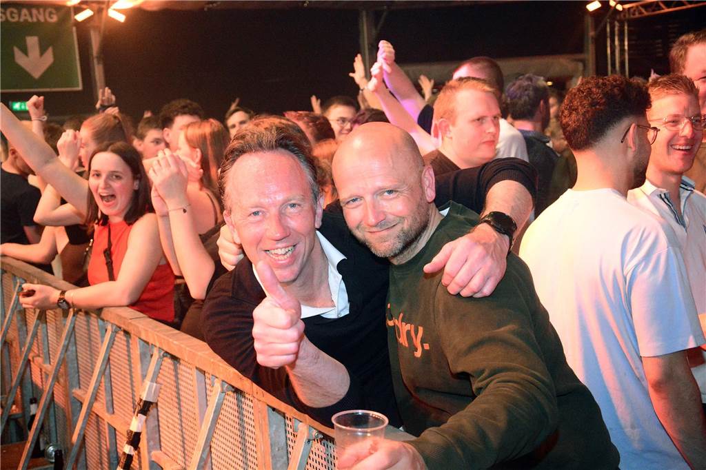 Egal in welchem Zelt und zu welcher Uhrzeit: Zum großen Karpaten Finale (6. Mai) waren alle Tanzflächen voll. Damit ist die Saison jetzt zwar zu Ende, doch die Vorfreude auf das nächste Jahr wächst bereits.
