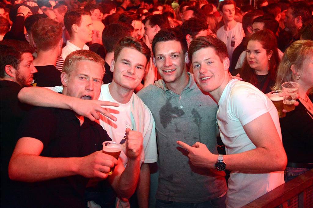 Egal in welchem Zelt und zu welcher Uhrzeit: Zum großen Karpaten Finale (6. Mai) waren alle Tanzflächen voll. Damit ist die Saison jetzt zwar zu Ende, doch die Vorfreude auf das nächste Jahr wächst bereits.
