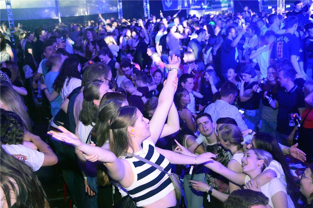 Egal in welchem Zelt und zu welcher Uhrzeit: Zum großen Karpaten Finale (6. Mai) waren alle Tanzflächen voll. Damit ist die Saison jetzt zwar zu Ende, doch die Vorfreude auf das nächste Jahr wächst bereits.