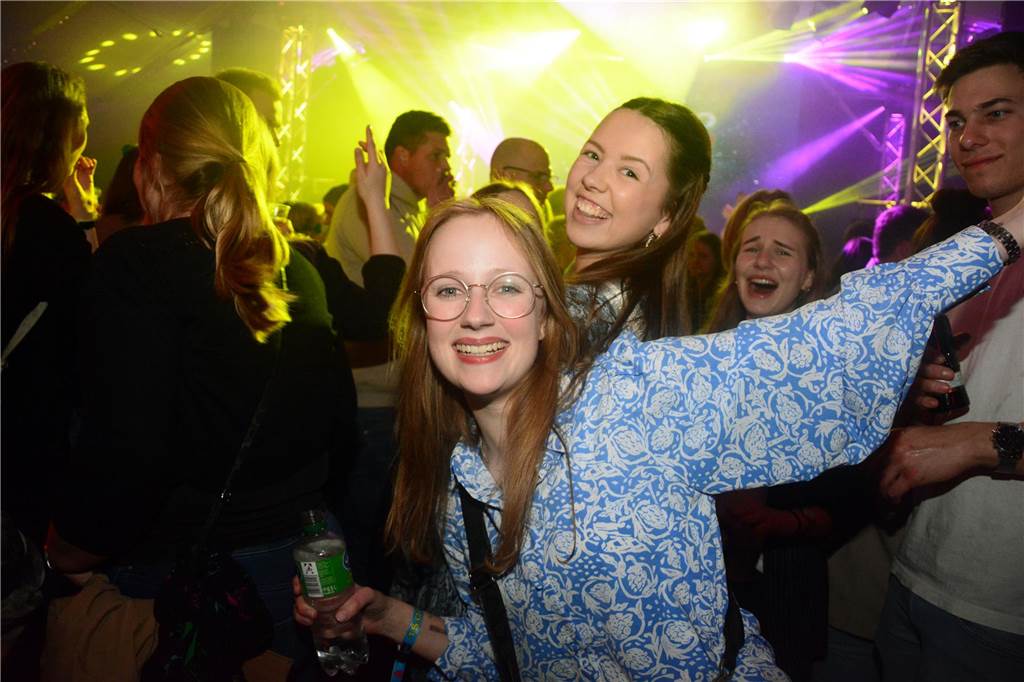 Egal ob auf der Live-Stage, der Schatzi-Bar oder der Festival-Stage – Bei Karpatens "Nacht der Nächte" wurde in allen Zelten ausgiebig gefeiert und getanzt.