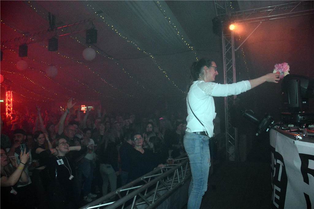 Egal ob auf der Live-Stage, der Schatzi-Bar oder der Festival-Stage – Bei Karpatens "Nacht der Nächte" wurde in allen Zelten ausgiebig gefeiert und getanzt.