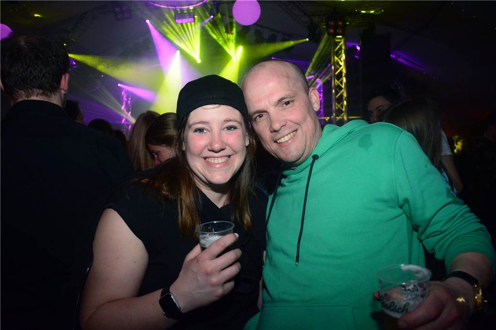 Egal ob auf der Live-Stage, der Schatzi-Bar oder der Festival-Stage – Bei Karpatens "Nacht der Nächte" wurde in allen Zelten ausgiebig gefeiert und getanzt.
