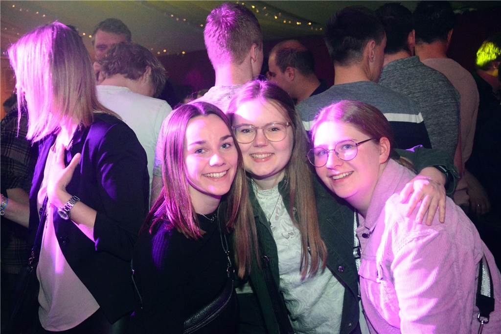 Egal ob auf der Live-Stage, der Schatzi-Bar oder der Festival-Stage – Bei Karpatens "Nacht der Nächte" wurde in allen Zelten ausgiebig gefeiert und getanzt.