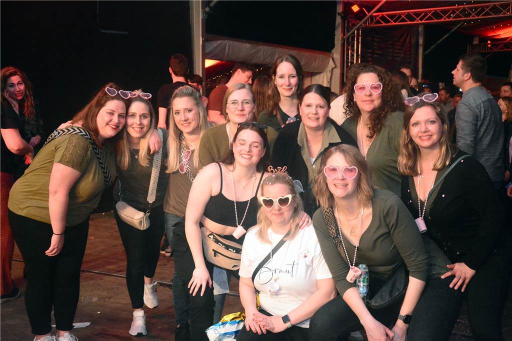 Egal ob auf der Live-Stage, der Schatzi-Bar oder der Festival-Stage – Bei Karpatens "Nacht der Nächte" wurde in allen Zelten ausgiebig gefeiert und getanzt.