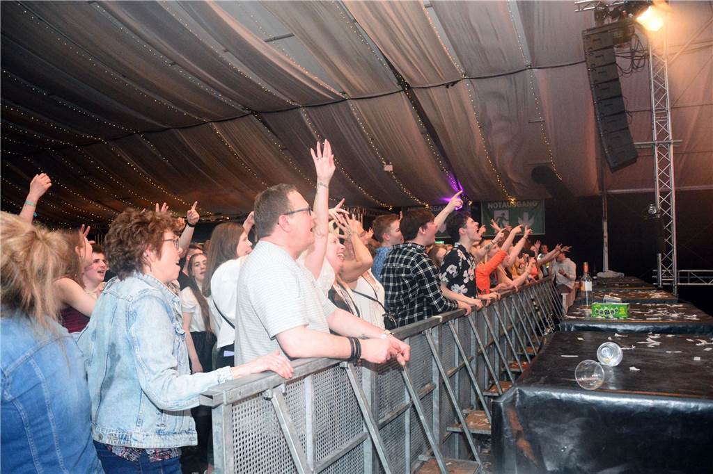 Egal ob auf der Live-Stage, der Schatzi-Bar oder der Festival-Stage – Bei Karpatens "Nacht der Nächte" wurde in allen Zelten ausgiebig gefeiert und getanzt.