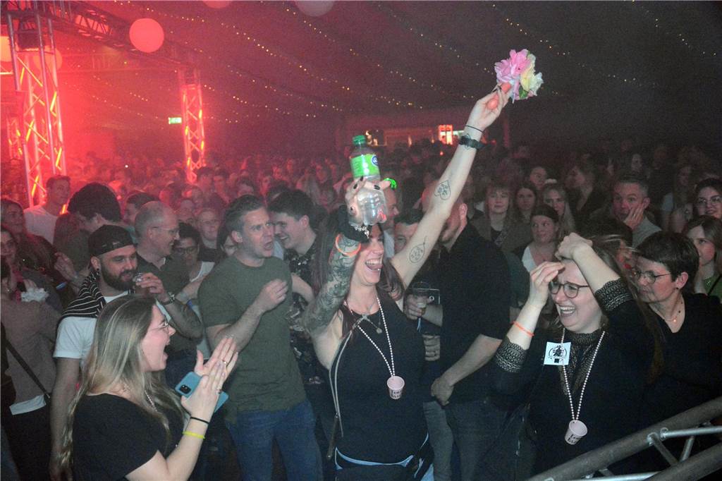 Egal ob auf der Live-Stage, der Schatzi-Bar oder der Festival-Stage – Bei Karpatens "Nacht der Nächte" wurde in allen Zelten ausgiebig gefeiert und getanzt.