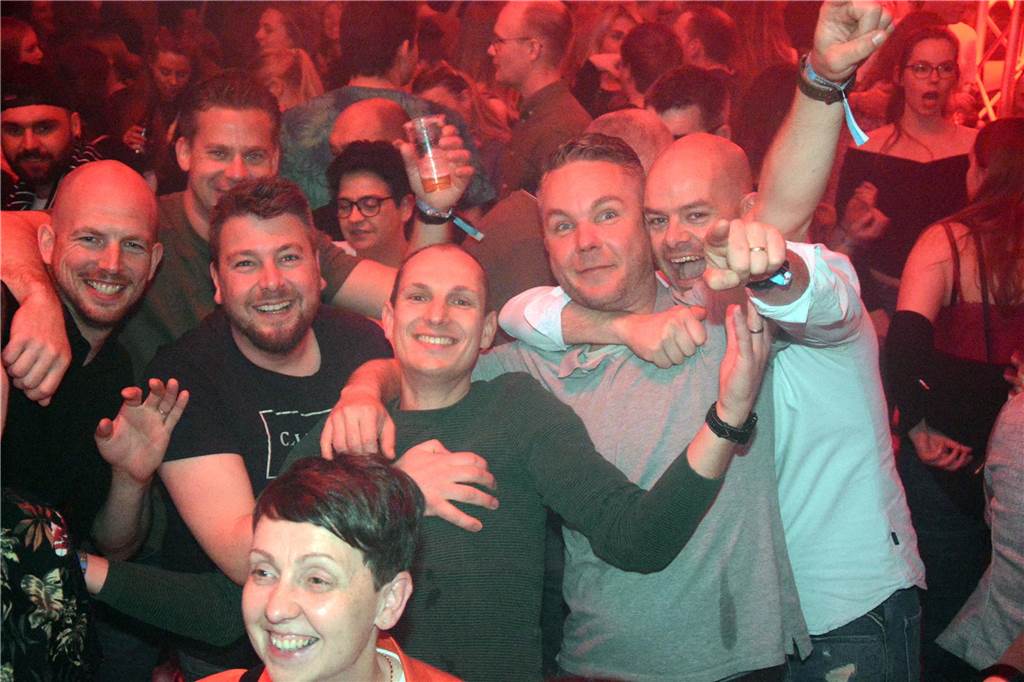 Egal ob auf der Live-Stage, der Schatzi-Bar oder der Festival-Stage – Bei Karpatens "Nacht der Nächte" wurde in allen Zelten ausgiebig gefeiert und getanzt.