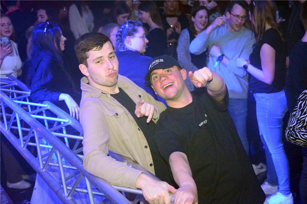 Egal ob auf der Live-Stage, der Schatzi-Bar oder der Festival-Stage – Bei Karpatens "Nacht der Nächte" wurde in allen Zelten ausgiebig gefeiert und getanzt.